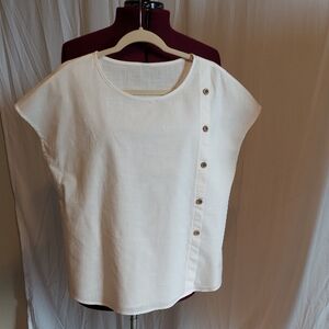 White linen pantsuit. Button detail. Capri. Size 1X no tags. Perfect for summer